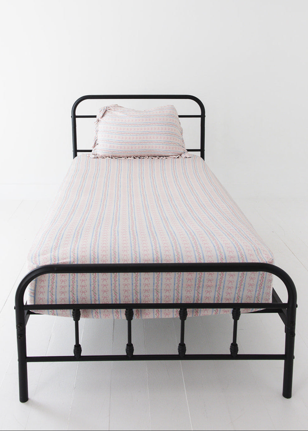 Vintage and dainty floral bow bamboo twin bed sheet set for toddler and little girls.