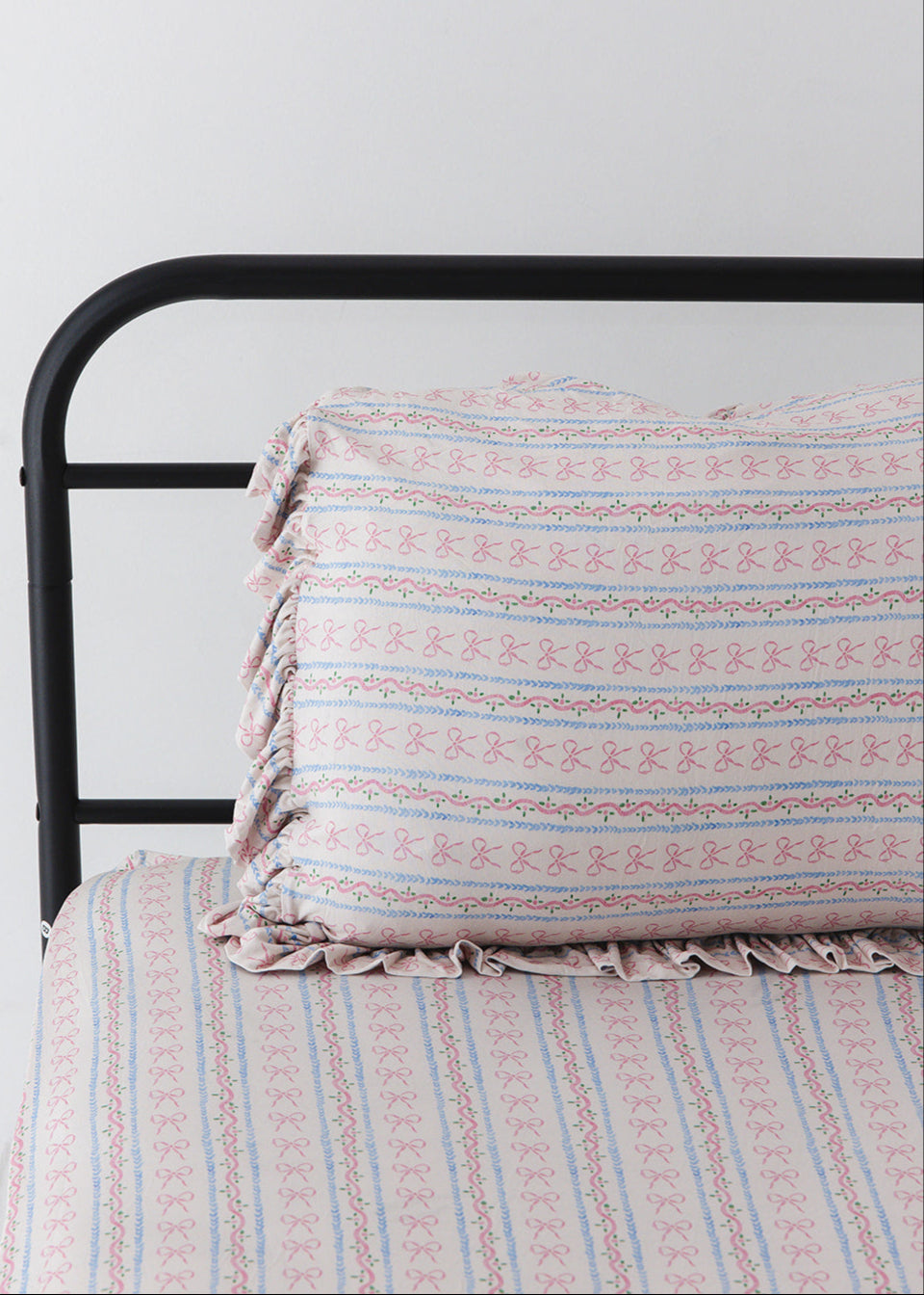 Vintage and dainty floral bow bamboo twin bed sheet set for toddler and little girls.