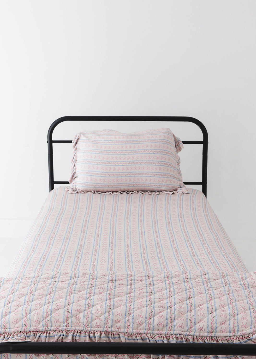 Vintage and dainty floral bow bamboo twin bed sheet set for toddler and little girls.