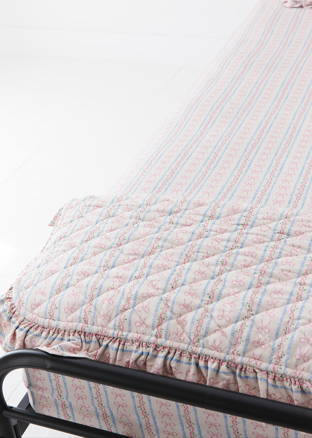 Vintage and dainty floral bow bamboo quilted blanket with 3.0 TOG filling for baby and toddler girls.