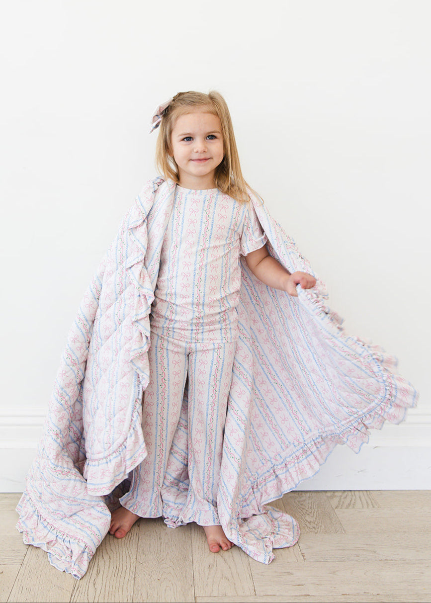 Vintage and dainty floral bow bamboo quilted blanket with 3.0 TOG filling for baby and toddler girls.