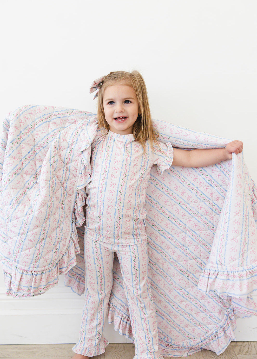 Vintage and dainty floral bow bamboo quilted blanket with 3.0 TOG filling for baby and toddler girls.