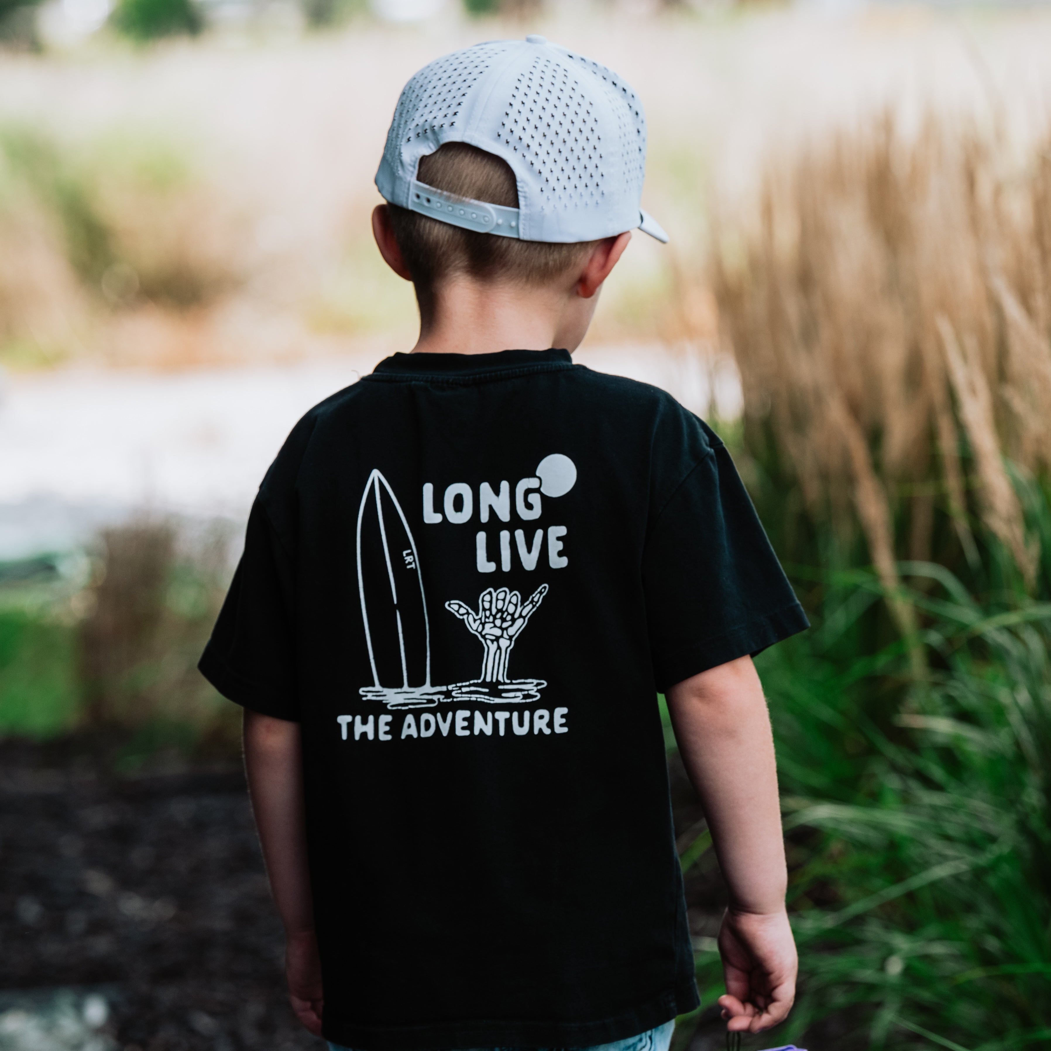100% ORGANIC COTTON LONG LIVE THE ADVENTURE TEE - BLACK