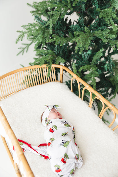 Gender-neutral bamboo swaddle featuring a festive Steamboat Willie Christmas design with Minnie and Mickey Mouse. Soft, breathable fabric perfect for babies, ideal for matching family Christmas pajamas. A cozy holiday essential for little ones.