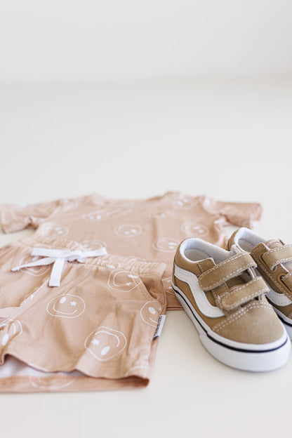 Bamboo shortie set with pockets, drawstring and shoulder snaps for boys and girls in Beige / Sand / Tan Smiley Face print.