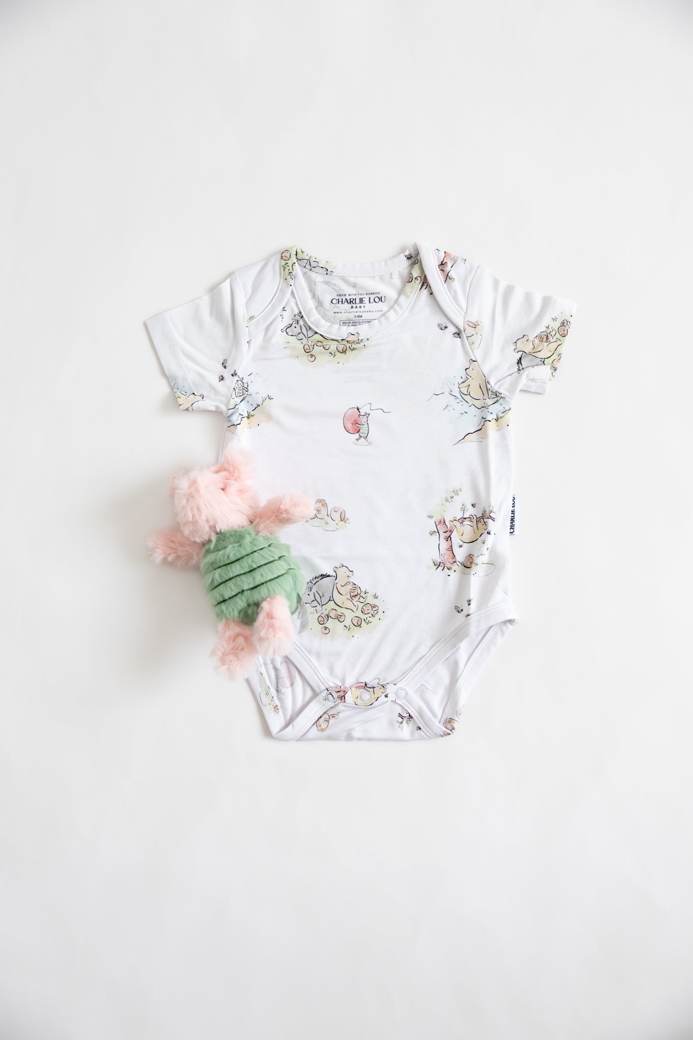 Bamboo bodysuit for baby boys and girls with Winnie the Pooh design.