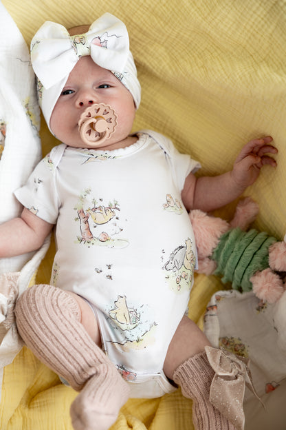 Bamboo bodysuit for baby boys and girls with Winnie the Pooh design.